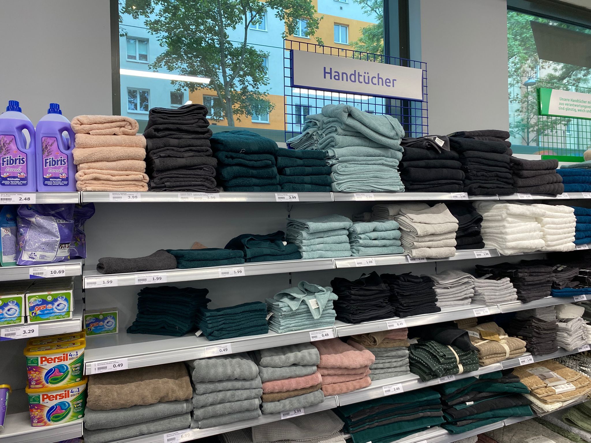 FOTO&nbsp; Cum arată noul lanț olandez de magazine Action care urmează să intre pe piața din România - Poza 13