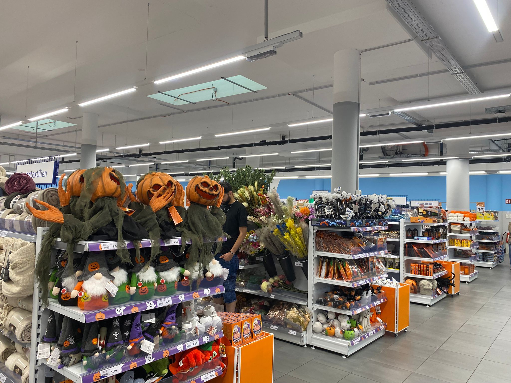 FOTO&nbsp; Cum arată noul lanț olandez de magazine Action care urmează să intre pe piața din România - Poza 12