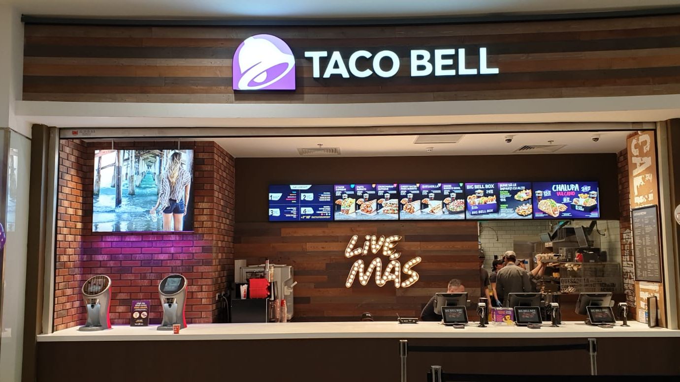Taco Bell a inaugurat al zecelea restaurant, in Constanta