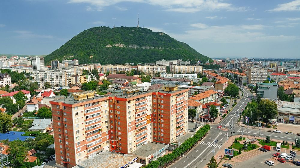 Primarul din Piatra Neamț dă vina pe pietoni pentru blocajele din trafic: E pur egoism să traversezi de unul singur