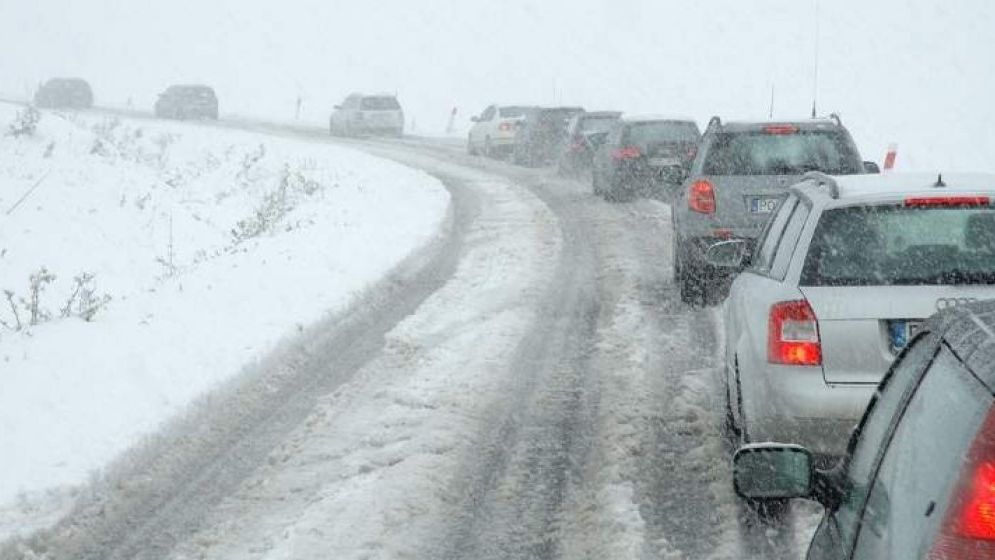 AVERTIZARE METEO | Coduri roșii și portocalii de ploi, ninsori și vânt în mai multe zone din țară