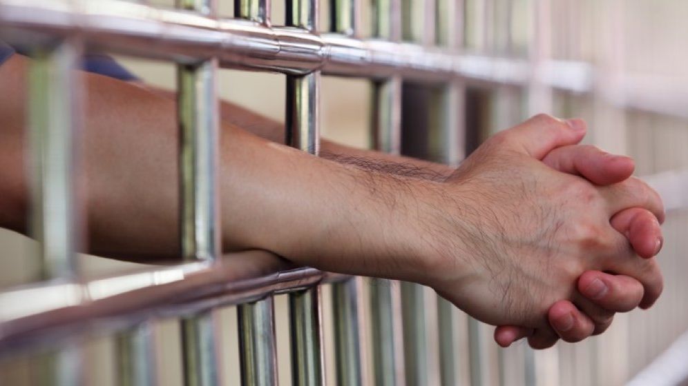 Aproape 500 de deținuți și 33 angajați de la Penitenciarul Jilava, suspecți de COVID-19