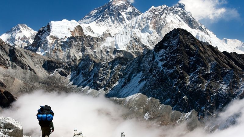 Premiera pentru Romania: Horia Colibasanu a urcat pe Everest fara oxigen suplimentar si fara serpasi