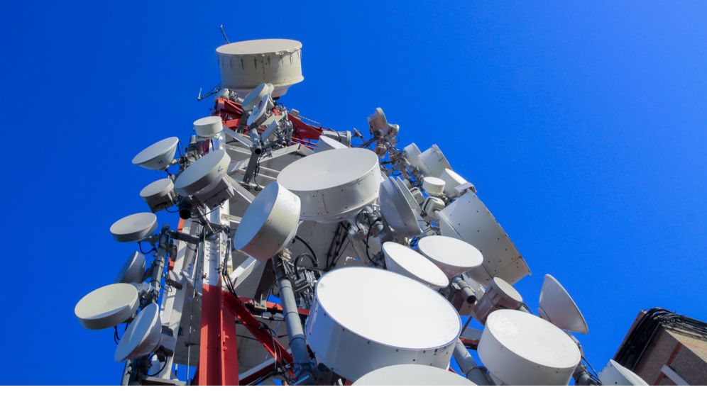 Vodafone, abordată pentru a-și vinde divizia de turnuri de telefonie mobilă