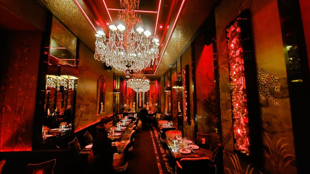 În București ca la Monaco. Cum arată cel mai nou hotel de lux din Capitală, care aduce în premi - Imagine 61