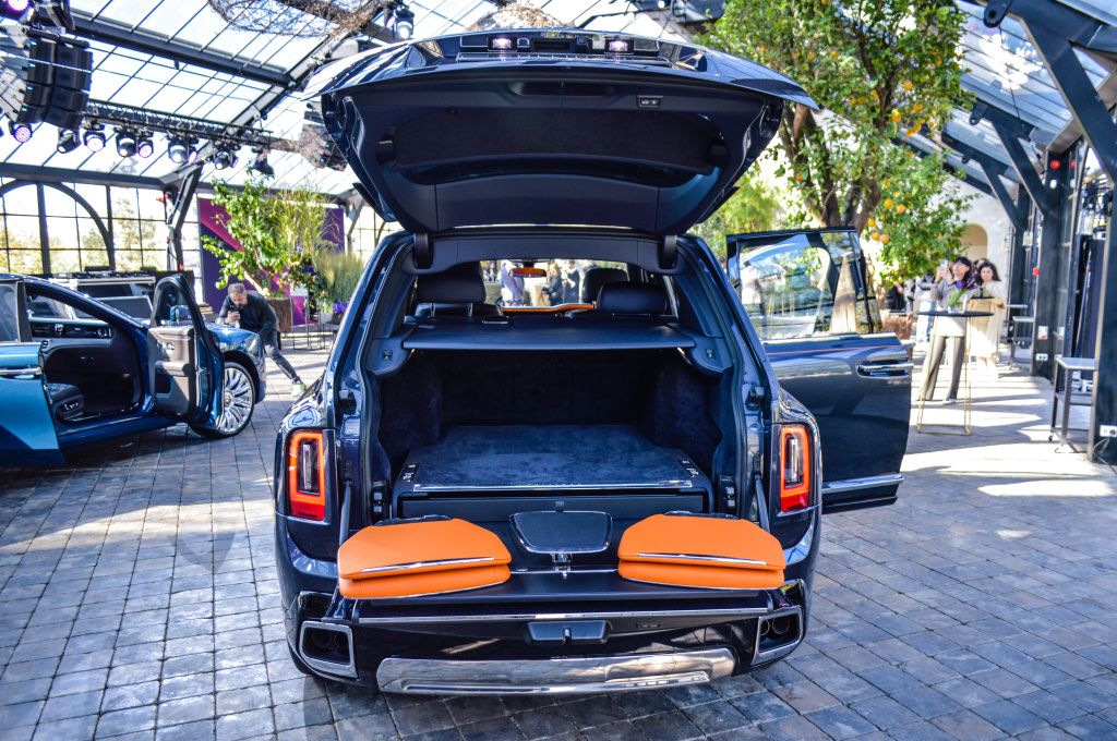 GALERIE FOTO | Rolls-Royce aduce mai multe premiere europene importante la București - Imagine 22