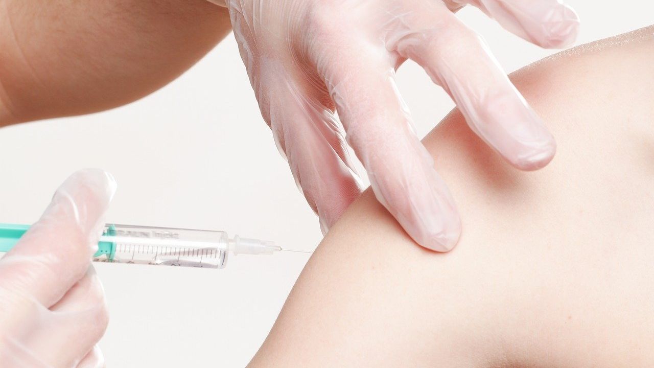 O fetiță de 12 ani a creat un videoclip despre vaccinul anti-COVID, pe ”înțelesul tuturor”