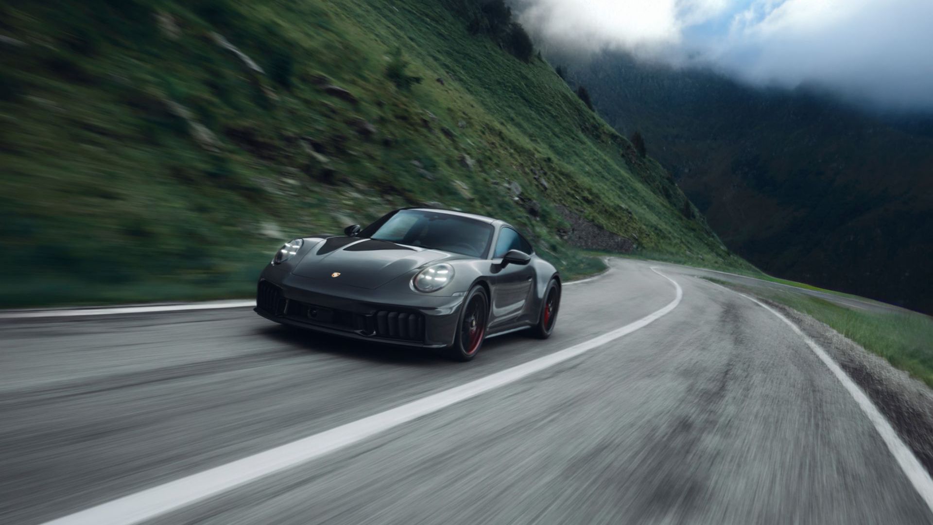 FOTO | Porsche a făcut o ediție specială a celebrului 911 inspirat de Transfăgărășan