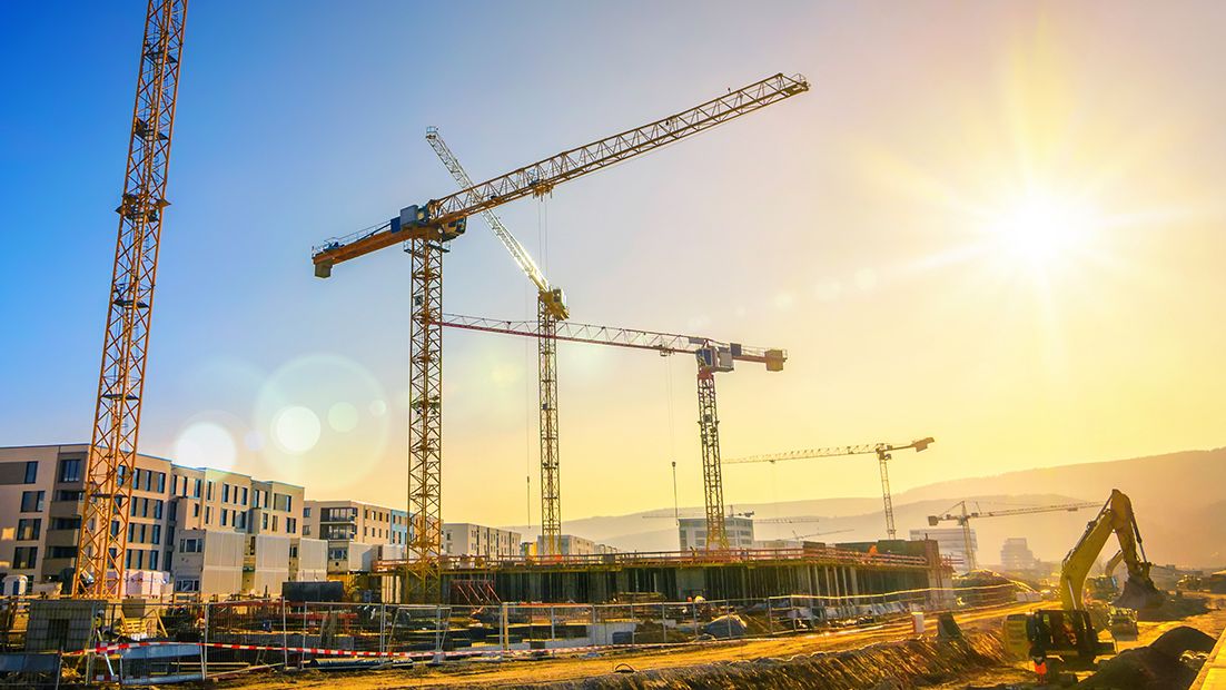 Trei companii de top din domeniul construcțiilor, despre oportunitățile pe care le oferă piața tinerilor ingineri