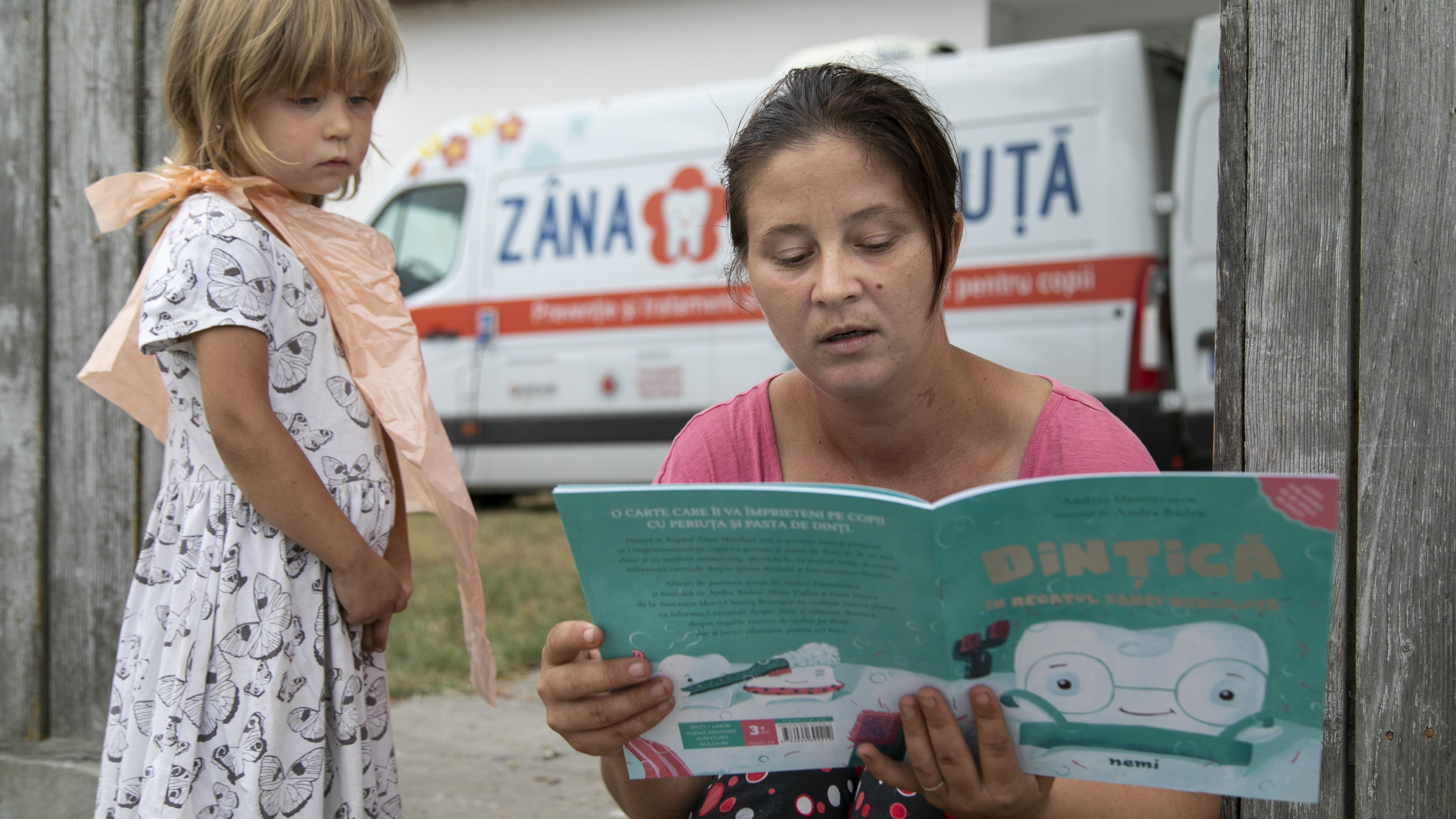 Reportaj: In deplasare cu Zana Merciluta care salveaza dintii copiilor de la satele din Delta Dunarii