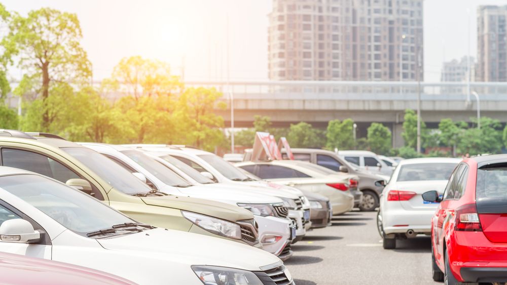 Doi antreprenori din Cluj au lansat o aplicatie pentru a ajuta soferii care parcheaza necorespunzator