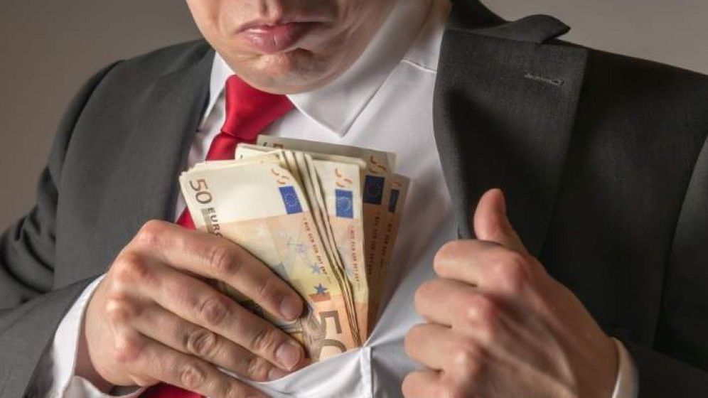 Șase din zece români susțin că viața de zi cu zi le este afectată de corupție