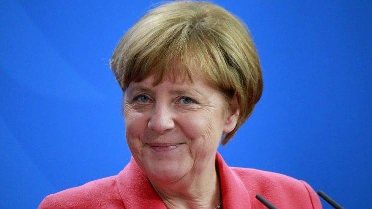 Angela Merkel anunta ca-l sustine pe Emmanuel Macron si apreciaza ca va fi un presedinte "puternic"