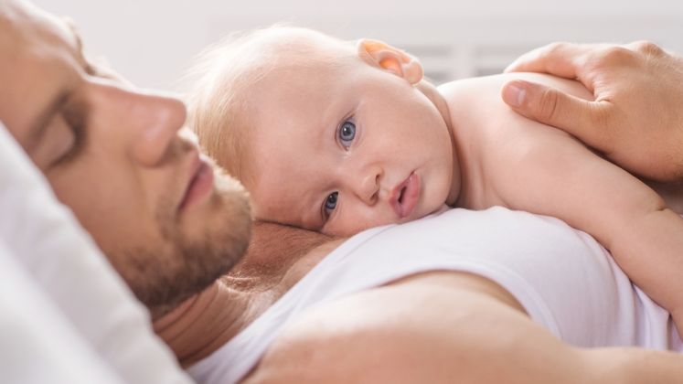 Barbatii nu se lasa mai prejos: top 10 cele mai mari indemnizatii incasate de tati