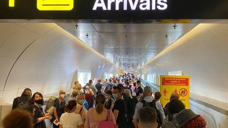 Aglomerație pe Aeroportul Henri Coandă din cauza controalelor anti-Covid