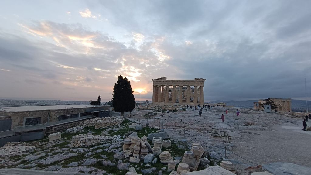 Turiștii din întreaga lume au luat cu asalt Acropole. Autoritățile din Grecia au luat noi măsur - Imagine 8