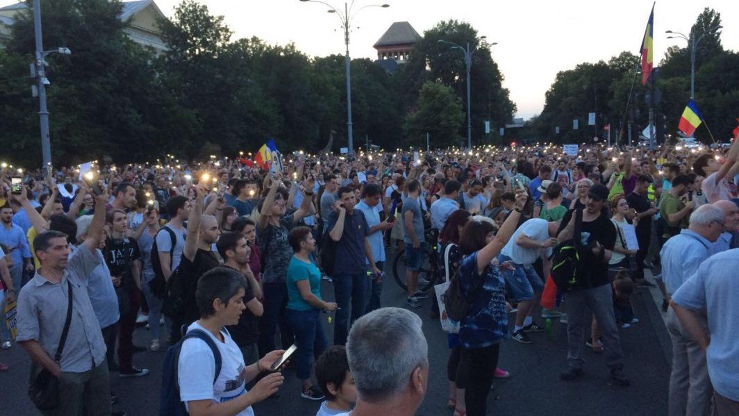 Presa internationala despre protestele din Romania: PSD a declansat un "Blitzkrieg legal" impotriva statului paralel
