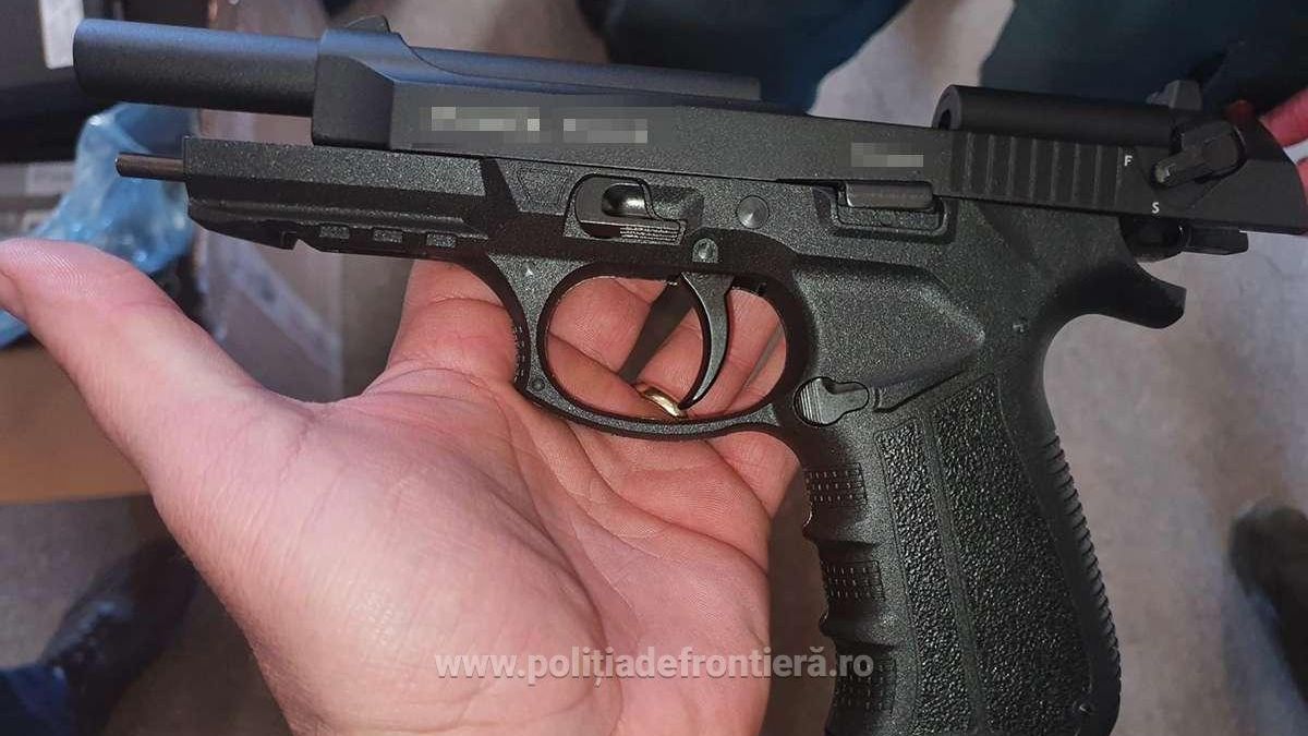Ucrainean oprit când încerca să intre în România cu 1.200 de pistoale