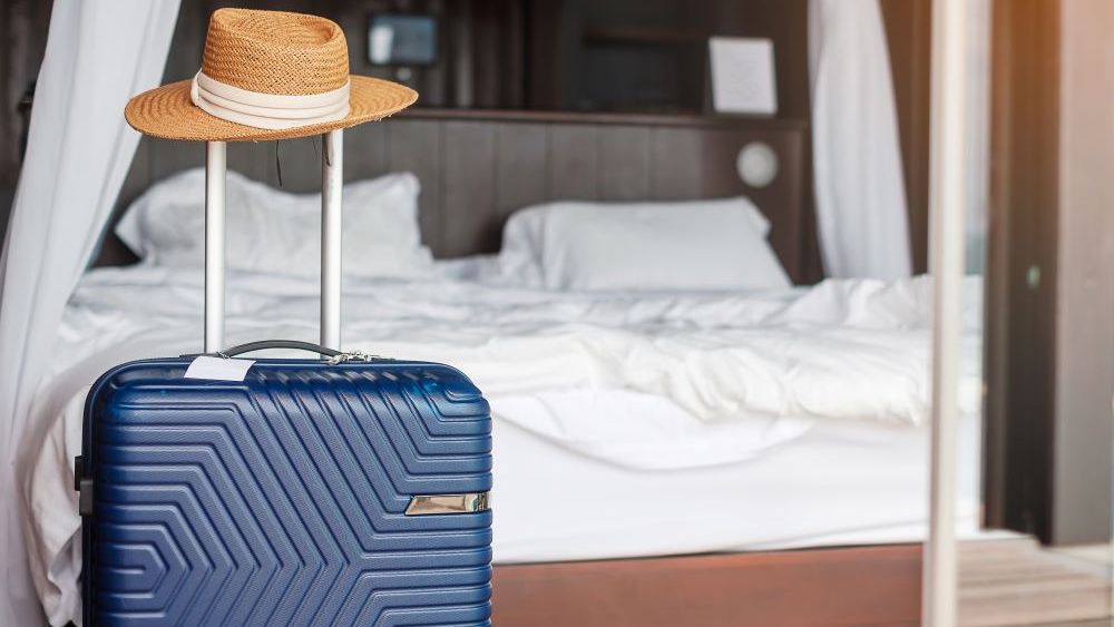 Turiștii hoți, spaima hotelierilor bulgari: de la mâncare și băutură, la televizoare și saltele