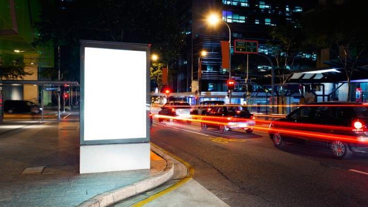 Primarul Sectorului 3 pune pavele peste alte pavele si defriseaza