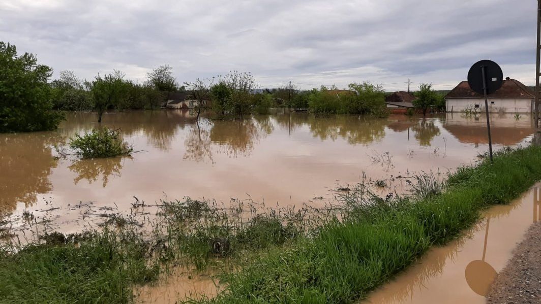 INHGA: Cod galben de inundaţii în 10 bazine hidrografice şi pe râurile din Dobrogea, până luni la prânz