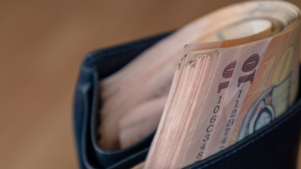 Salariul minim pe economie 2022 vs. inflație: Românul, pe pierdere sau pe câștig?