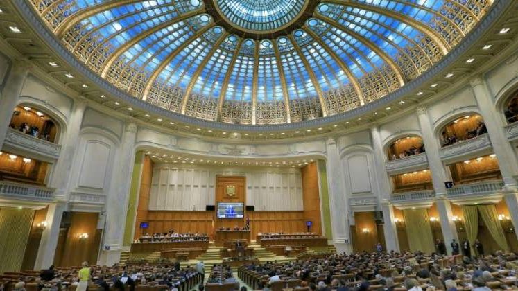 Camera Deputatilor vrea sa cumpere mobilier pentru "dormitor, camera de zi si sufragerie"