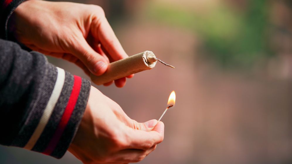 Ce faci când ai bani pe bursă și acțiunile sunt aruncate în piață mai repede decât petardele de Revelion