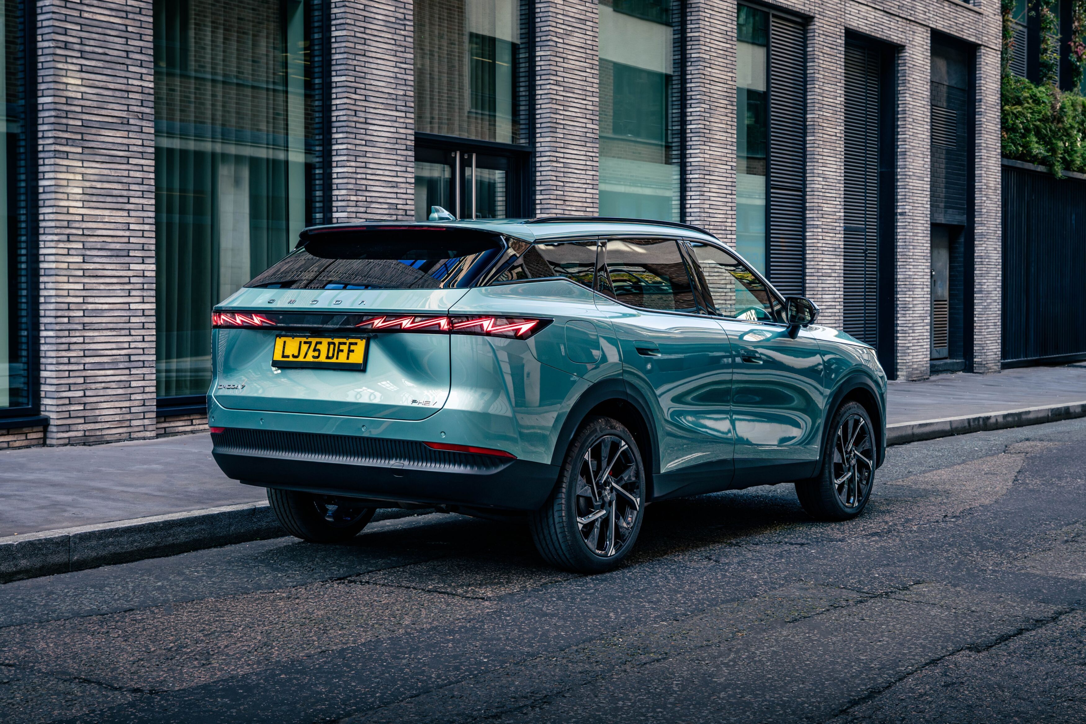 FOTO | Omoda 7 a ajuns în România și completează gama constructorului chinez. Ce performanțe are SUV-ul plug-in hibrid - Poza 2