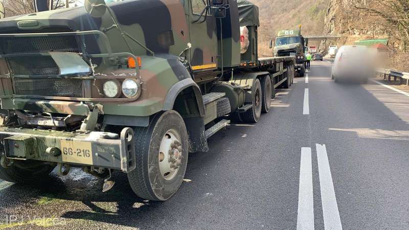 Accident pe Valea Oltului: sunt implicate și autovehicule militare NATO