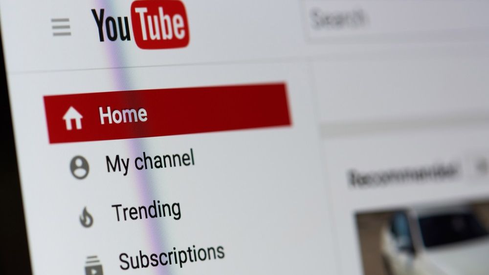 Youtube introduce certificarea conturilor deținute de medici, pentru a limita dezinformarea din domeniul sanitar