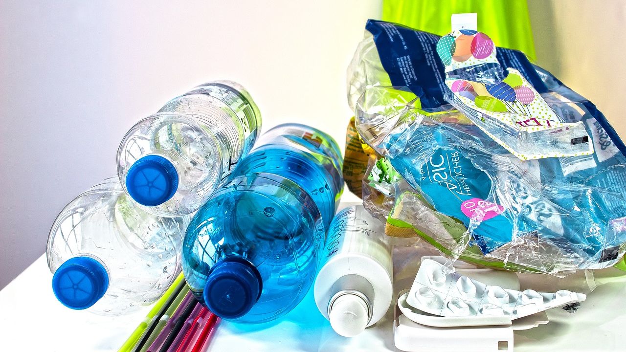 Cum promoveaza Istanbulul reciclarea: ofera bilete la mijloacele de transport contra sticlelor din plastic si a dozelor