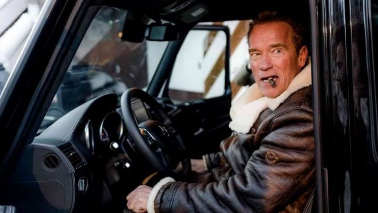 Arnold Schwarzenegger devine eco dar nu renunta la dragostea pentru masini mari
