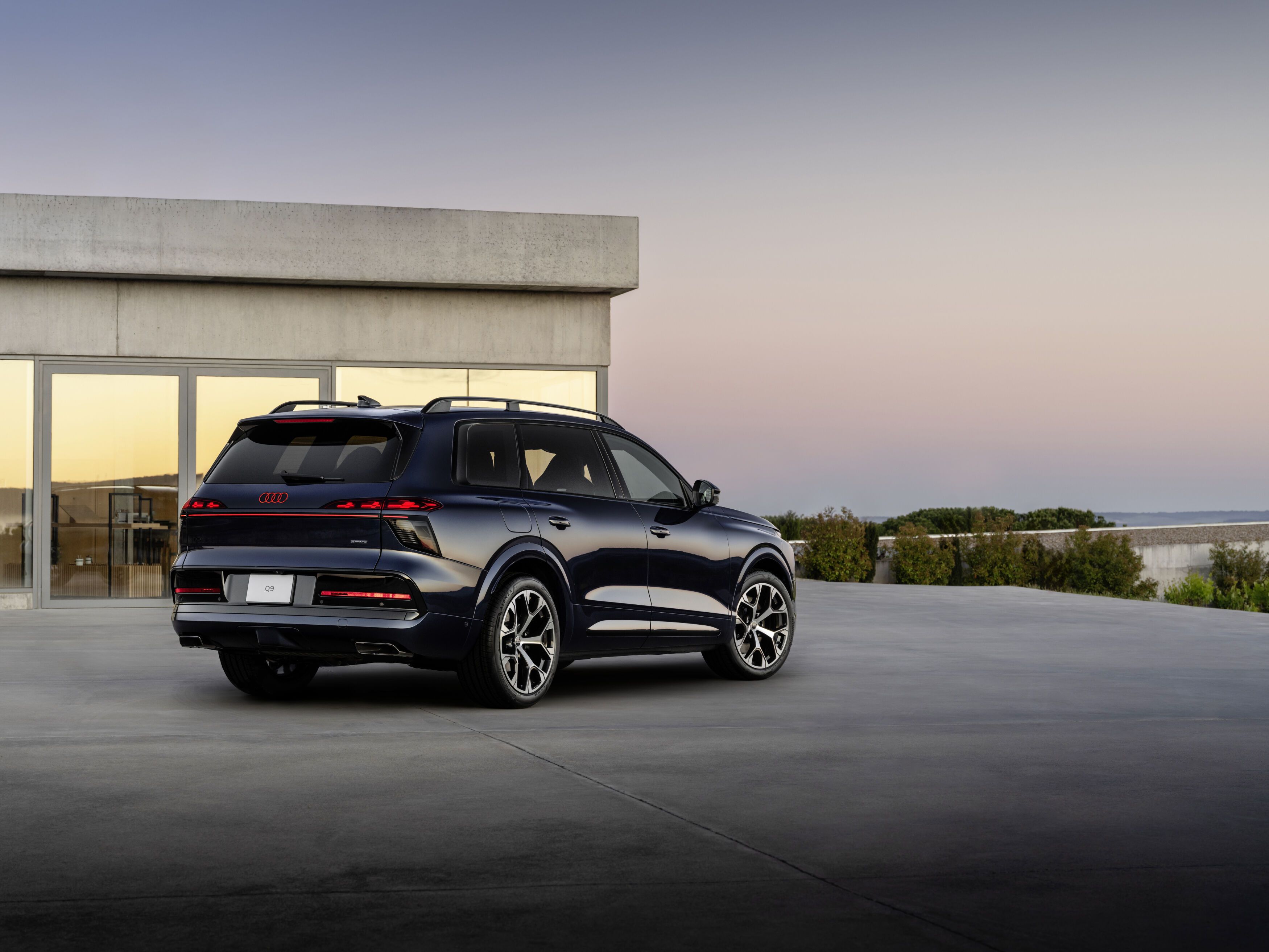FOTO | Audi are o nouă navă amiral. Cât costă noul SUV Audi Q9 - Poza 2