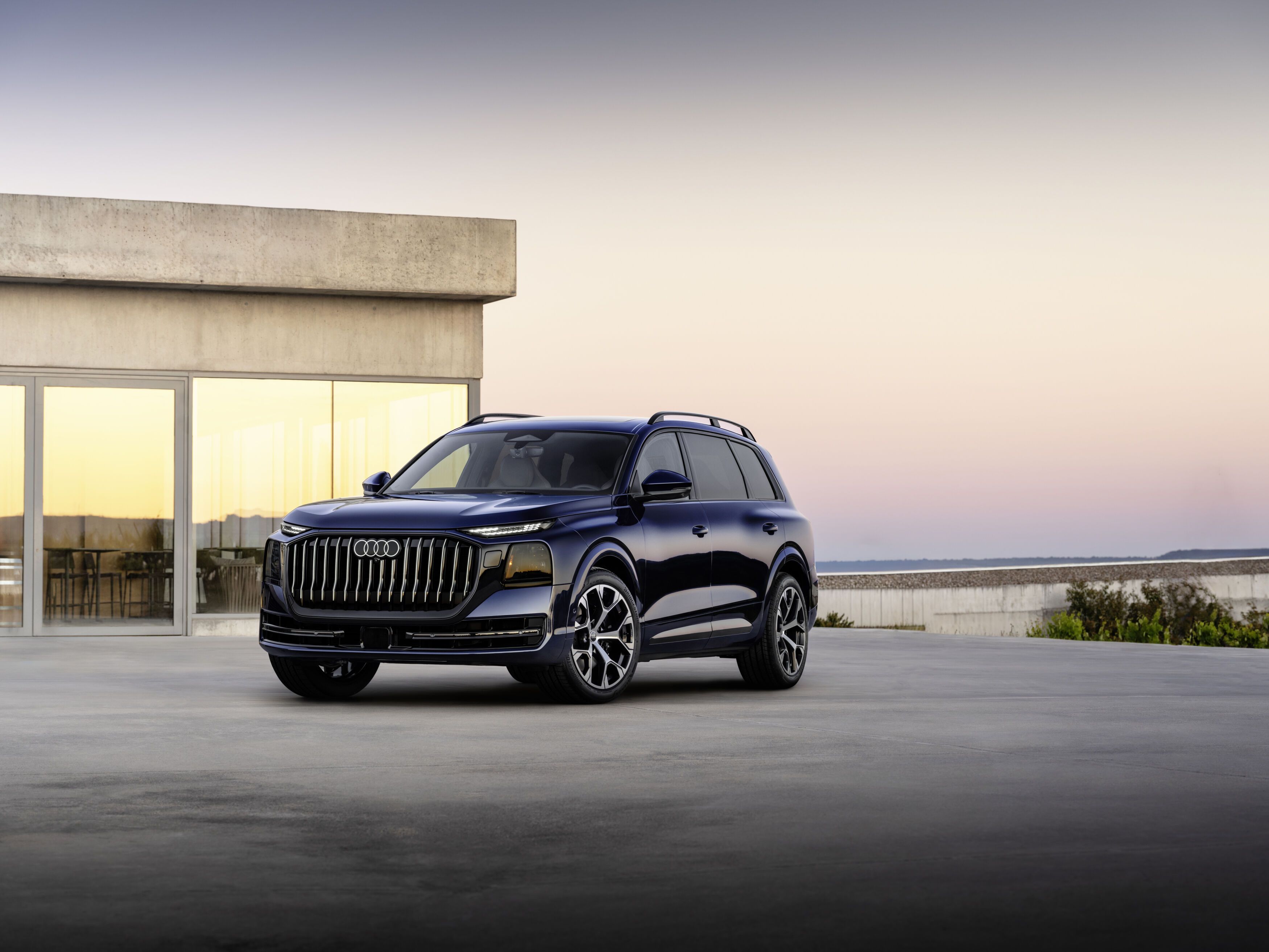 FOTO | Audi are o nouă navă amiral. Cât costă noul SUV Audi Q9 - Poza 1