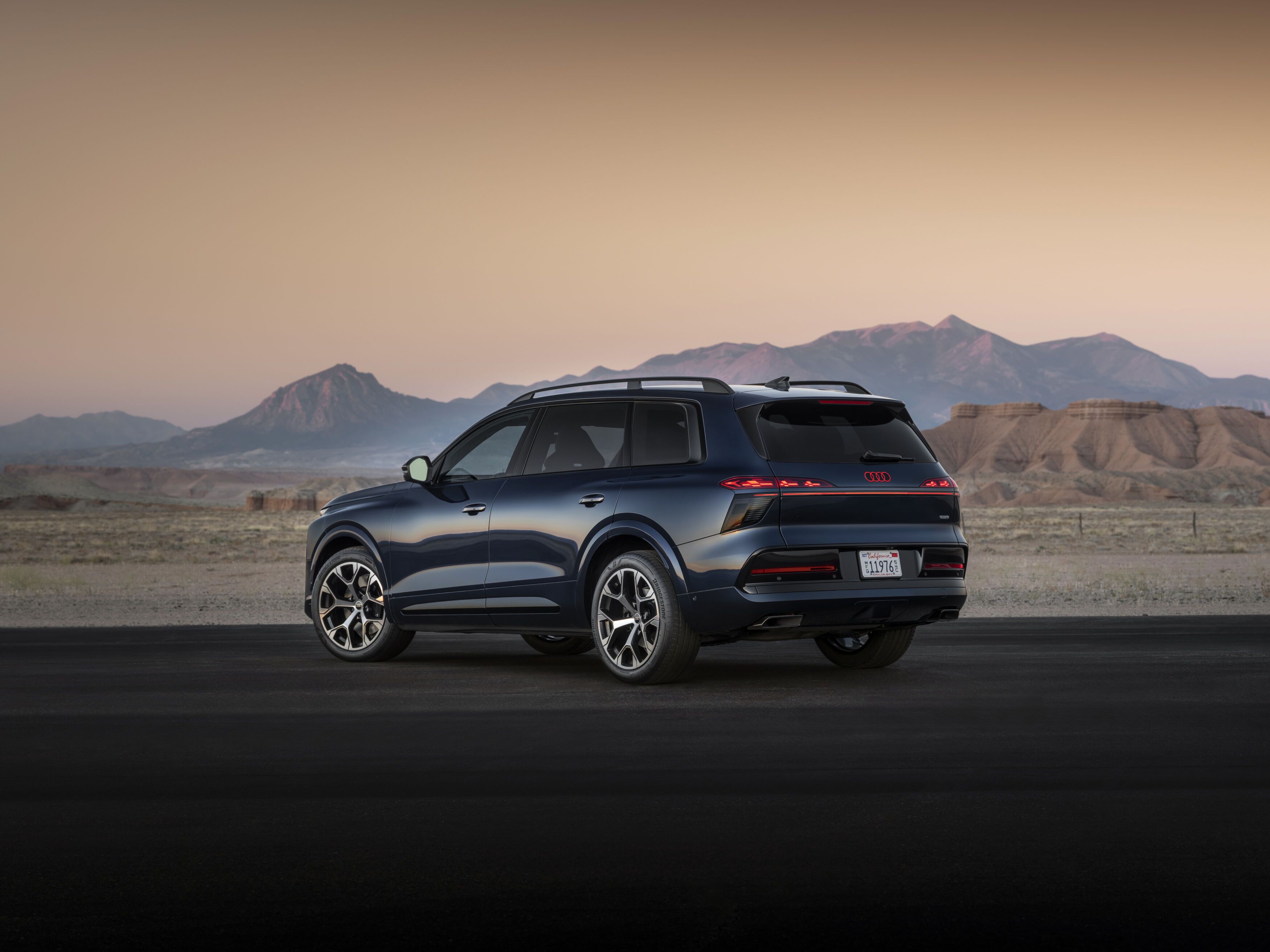 FOTO | Audi are o nouă navă amiral. Cât costă noul SUV Audi Q9 - Poza 6