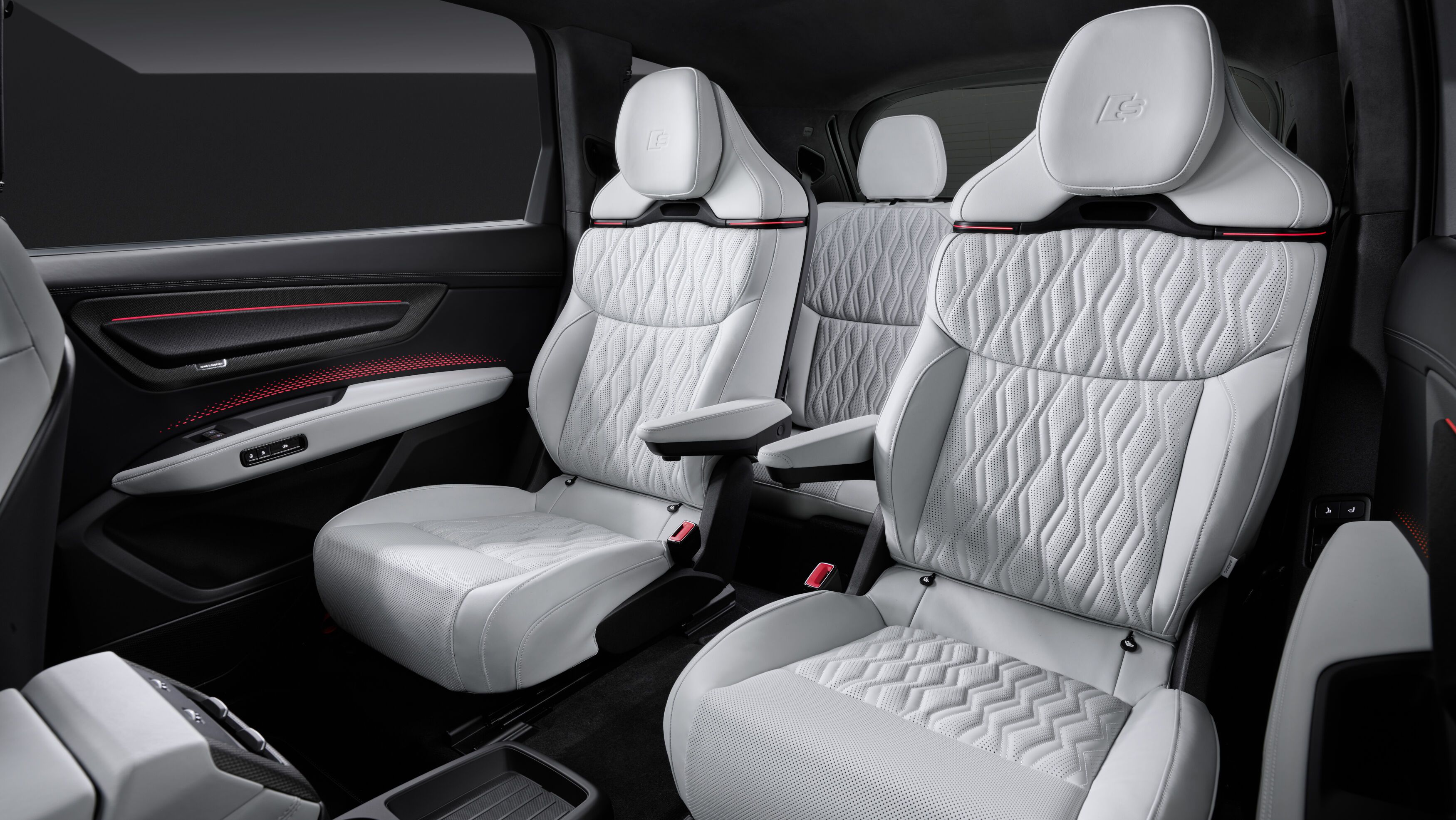 FOTO | Audi are o nouă navă amiral. Cât costă noul SUV Audi Q9 - Poza 10