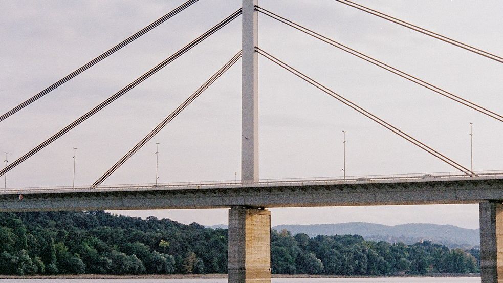 Fluviile și râurile Europei se evaporă, și odată cu ele și economia. Dunărea și Rinul, aproape secate