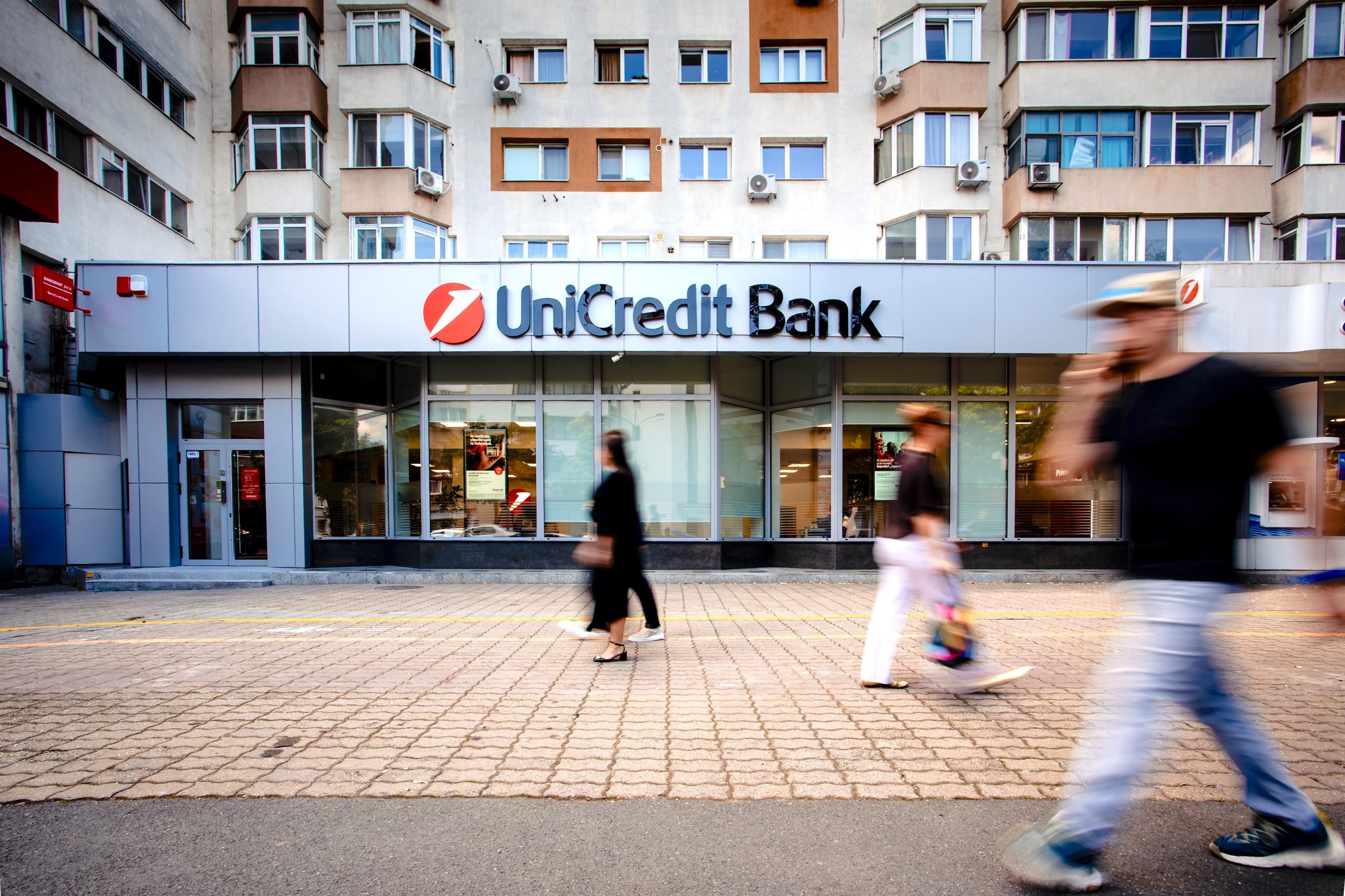 UniCredit deschide o sucursală nouă, în Dorobanți, specială pentru românii cu bani: Clienții vor avea un bancher personal, acces la lounge-uri și prioritate la aeroport