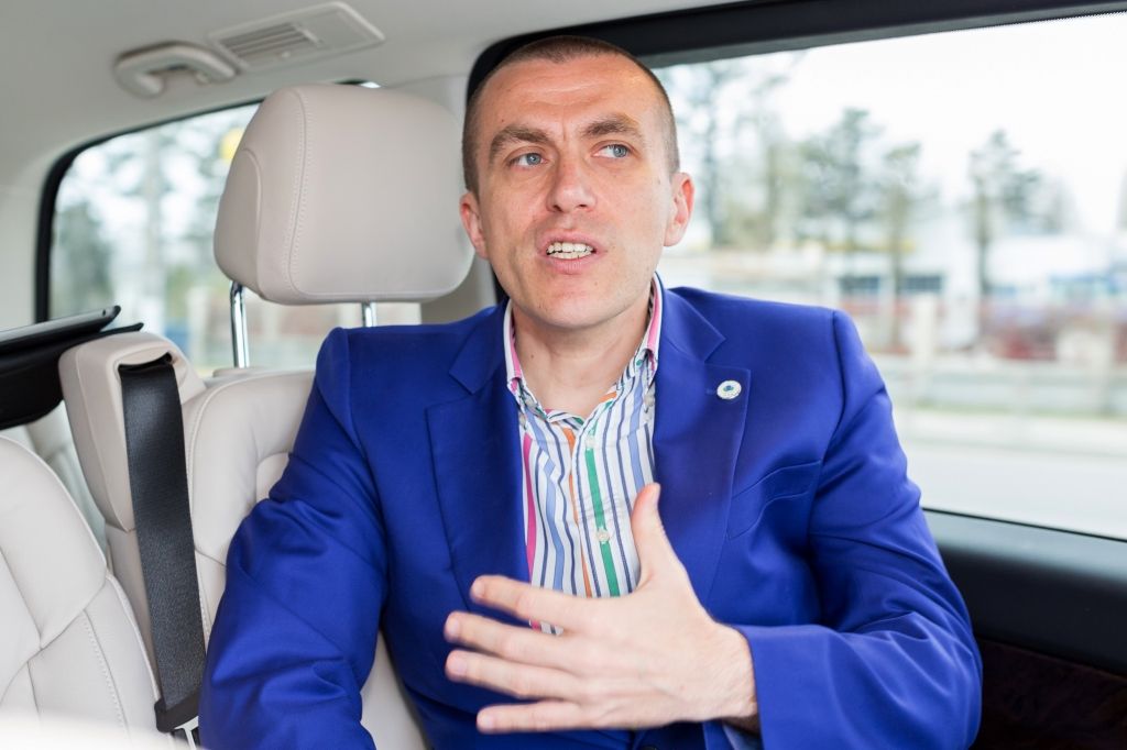 Intreviu in Mercedes-Benz Clasa V - Imagine 12