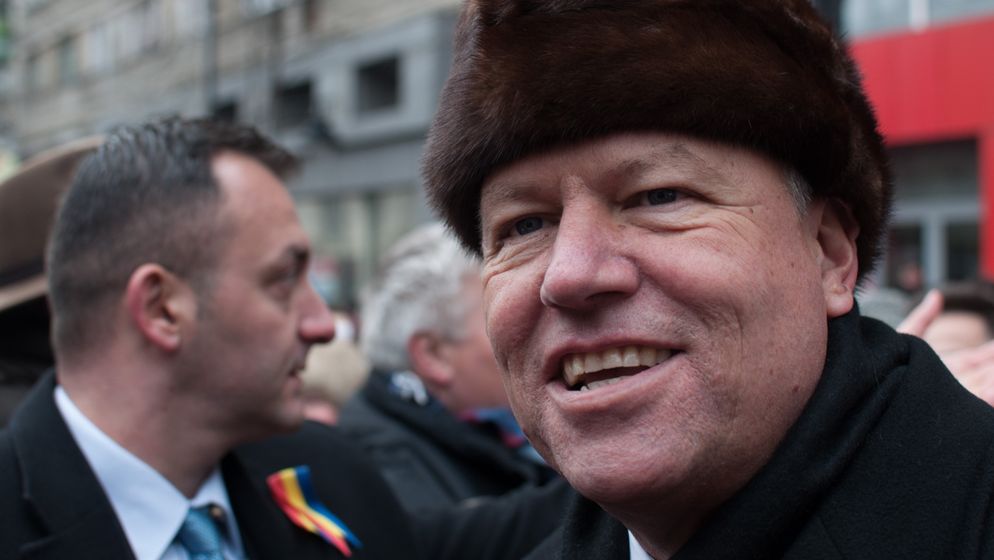 Klaus Iohannis a fost executat silit. ANAF i-a schimbat yala ușii la casa din Sibiu