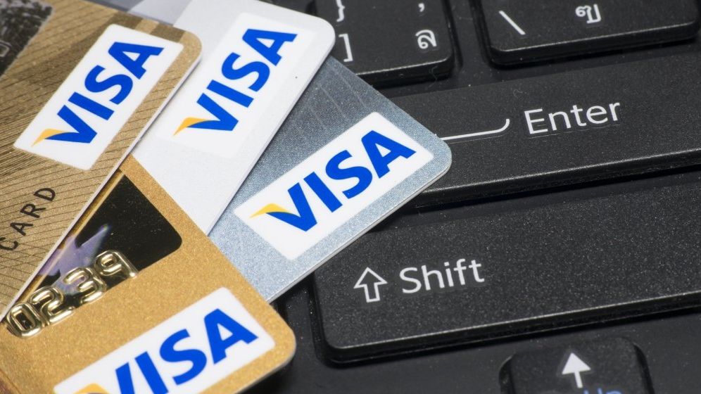 Studiu Visa: consumatorii români preferă autentificarea biometrică în locul parolelor când fac cumpărături