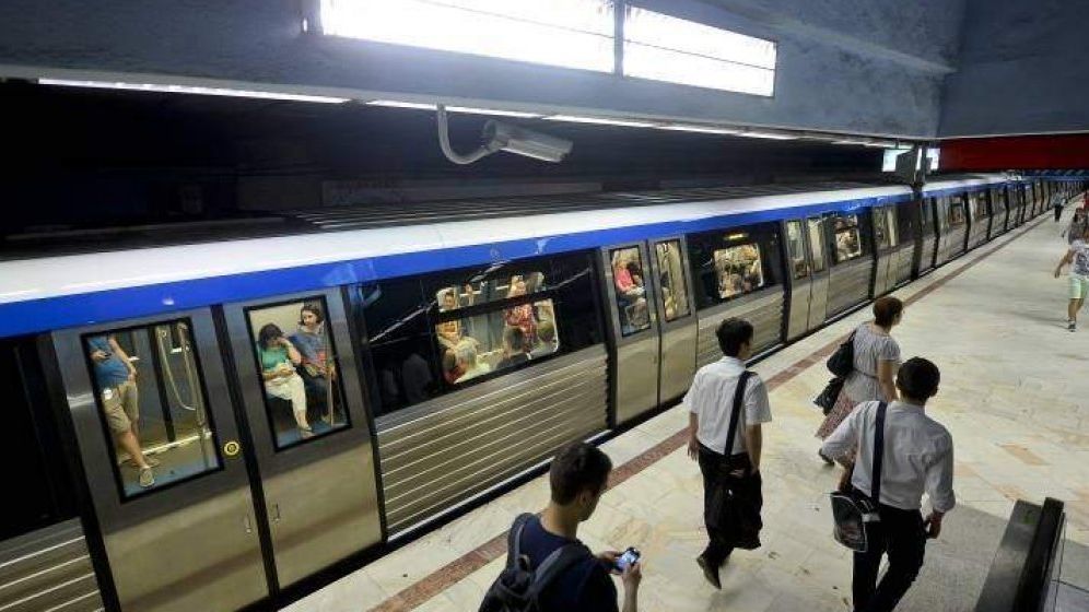 Măsuri excepționale luate la metrou. Ministrul transporturilor: Stațiile de metrou au fost monitorizate de sute de polițiști și jandarmi