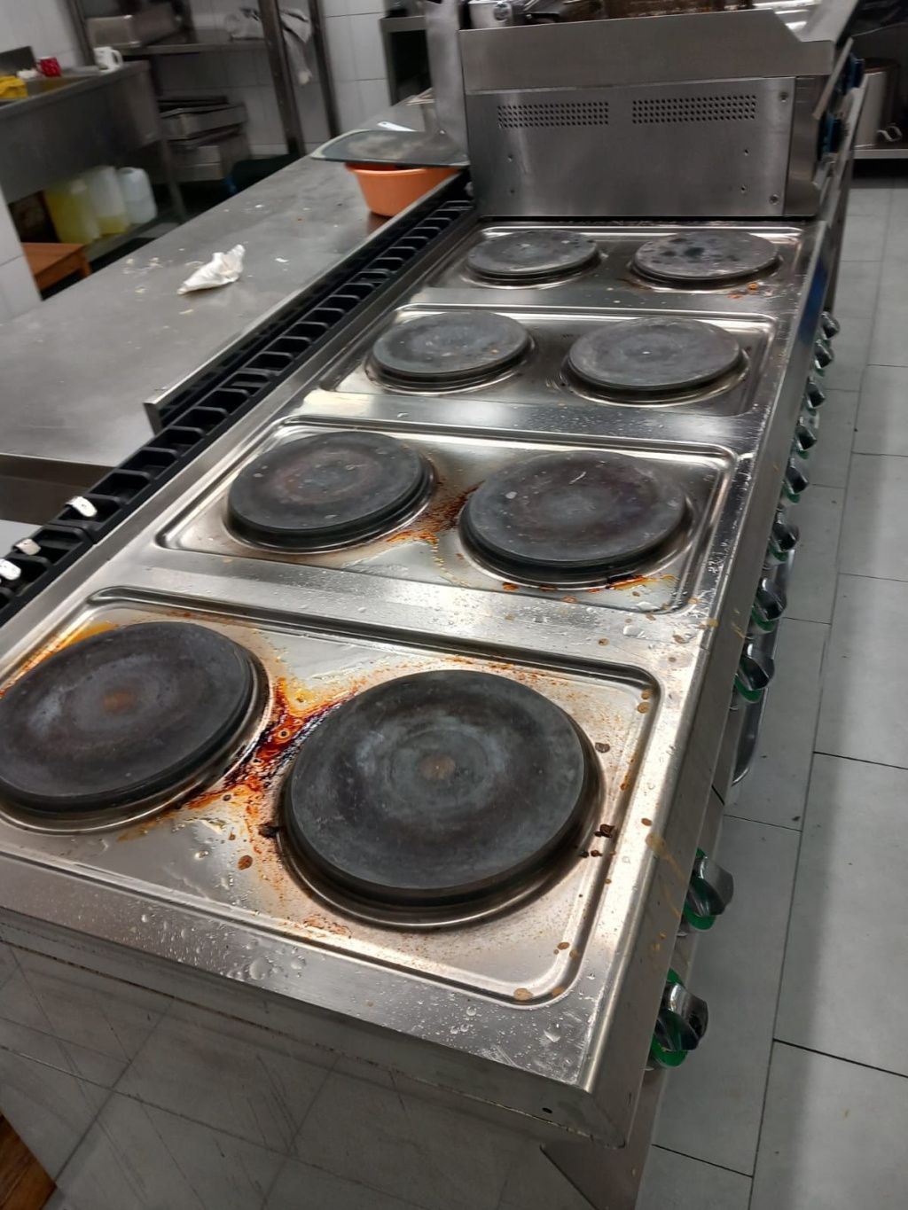 FOTO: Controale ANPC în campusurile universitare. Unele au fost deja închise. Piedone: "žCei care - Imagine 2