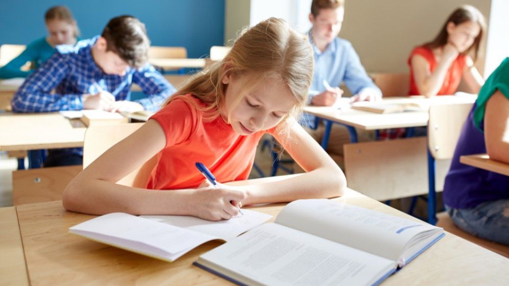 Orban: „Elevii vor merge la școală pe 14 septembrie”. Cum se pregătesc școlile