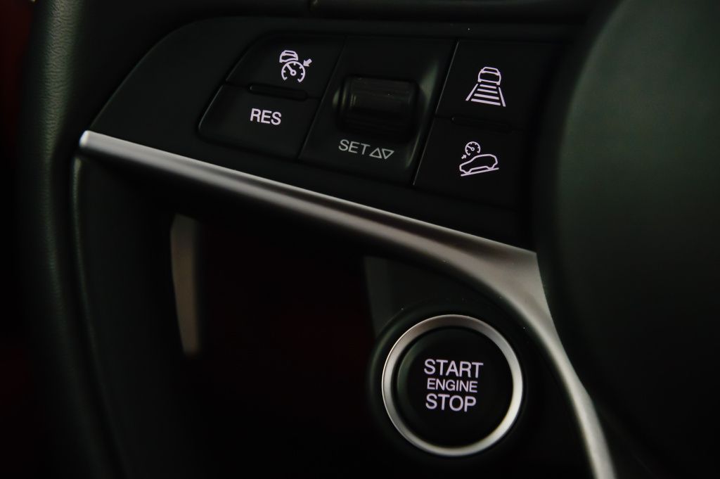Alfa Romeo Stelvio - Imagine 11