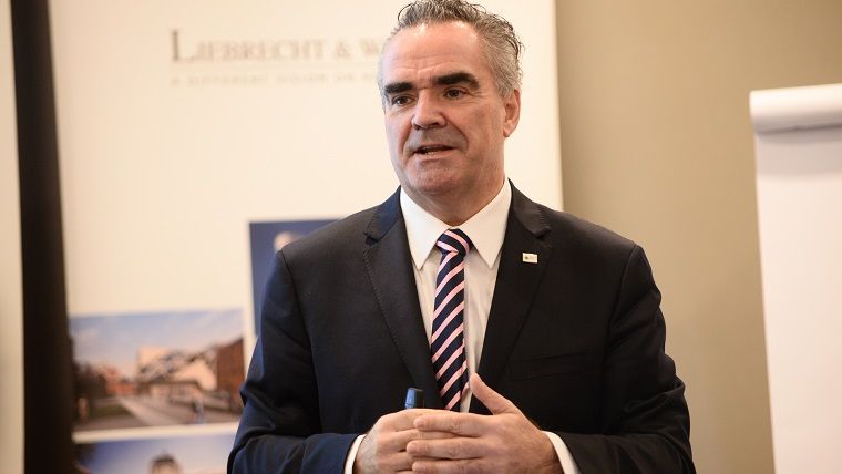 Care sunt principalele diferente dintre magazinele de tip outlet si cele din centrele comerciale