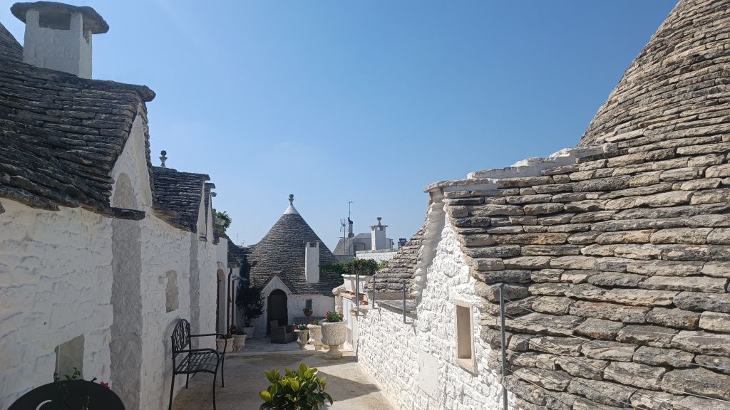 GALERIE FOTO: Alberobello, locul de unde s-au inspirat românii care au construit Castelul de Lut Va - Imagine 3