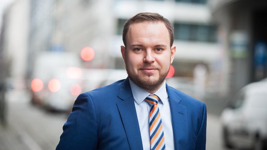 Expert european: Importul paralel poate rezolva criza de medicamente, devenind astfel un motor care ajuta pacientii romani