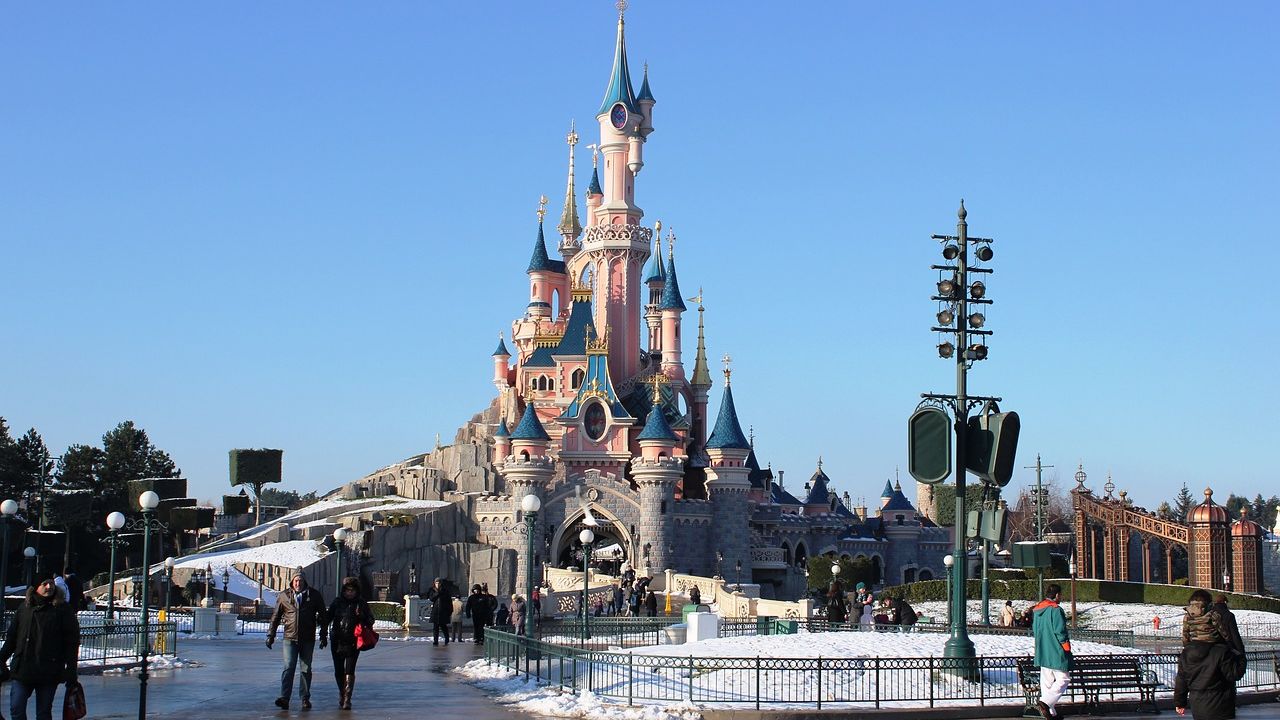 Un clan de hoti de buzunare format din romi romani care vizau turisti, in fata justitiei franceze pentru un prejudiciu de un milion de euro